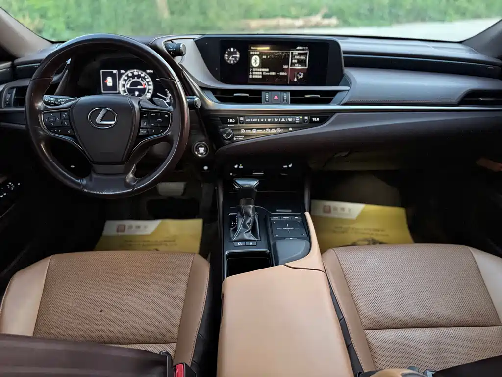 Lexus ES 2019 — фото 17