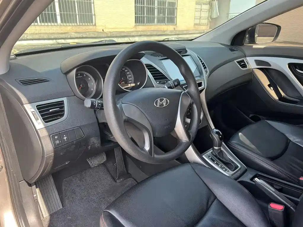 Hyundai Elantra Langdong 2017 — фото 10