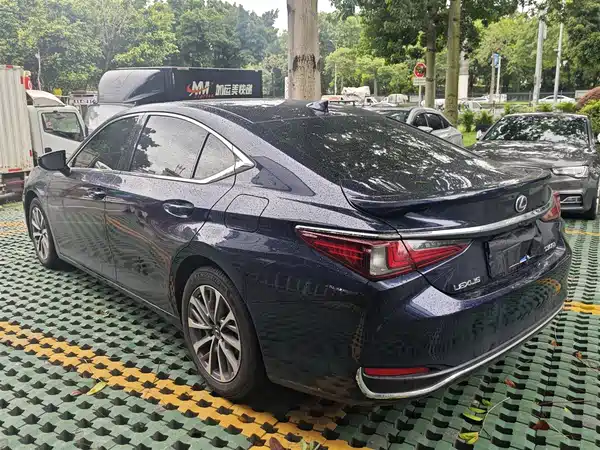Lexus ES 2022