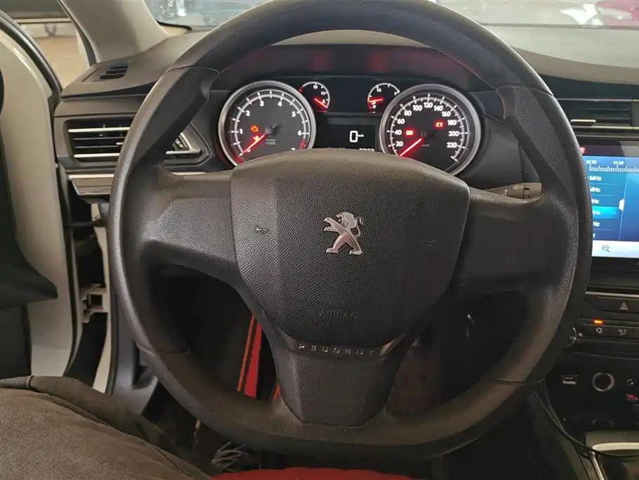 Peugeot 408 2015 — фото 15