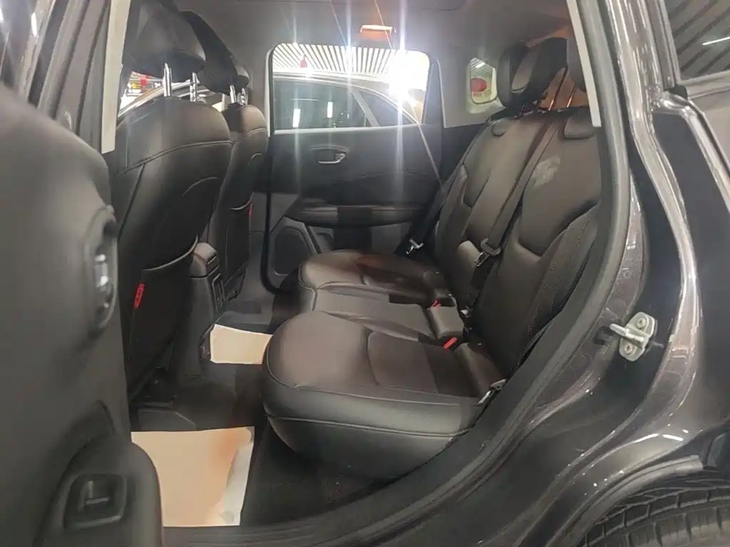 Jeep Compass 2017 — фото 17