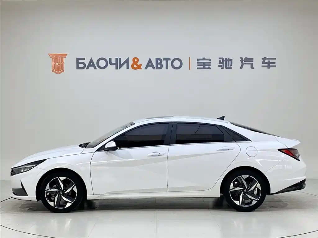 Hyundai Elantra 2022