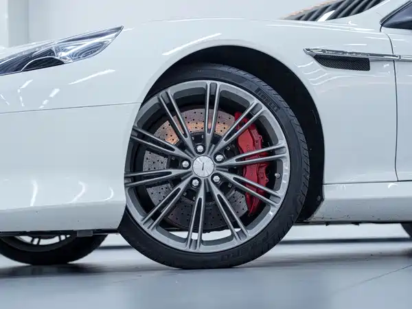 Aston Martin DB9 2014