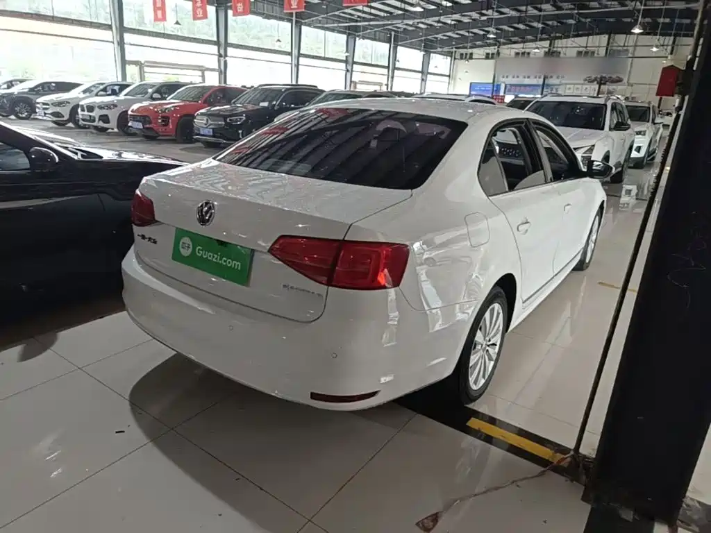 Volkswagen Sagitar 2016