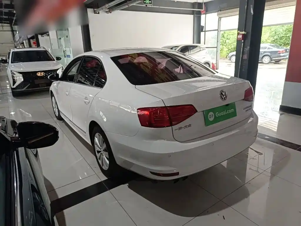 Volkswagen Sagitar 2016