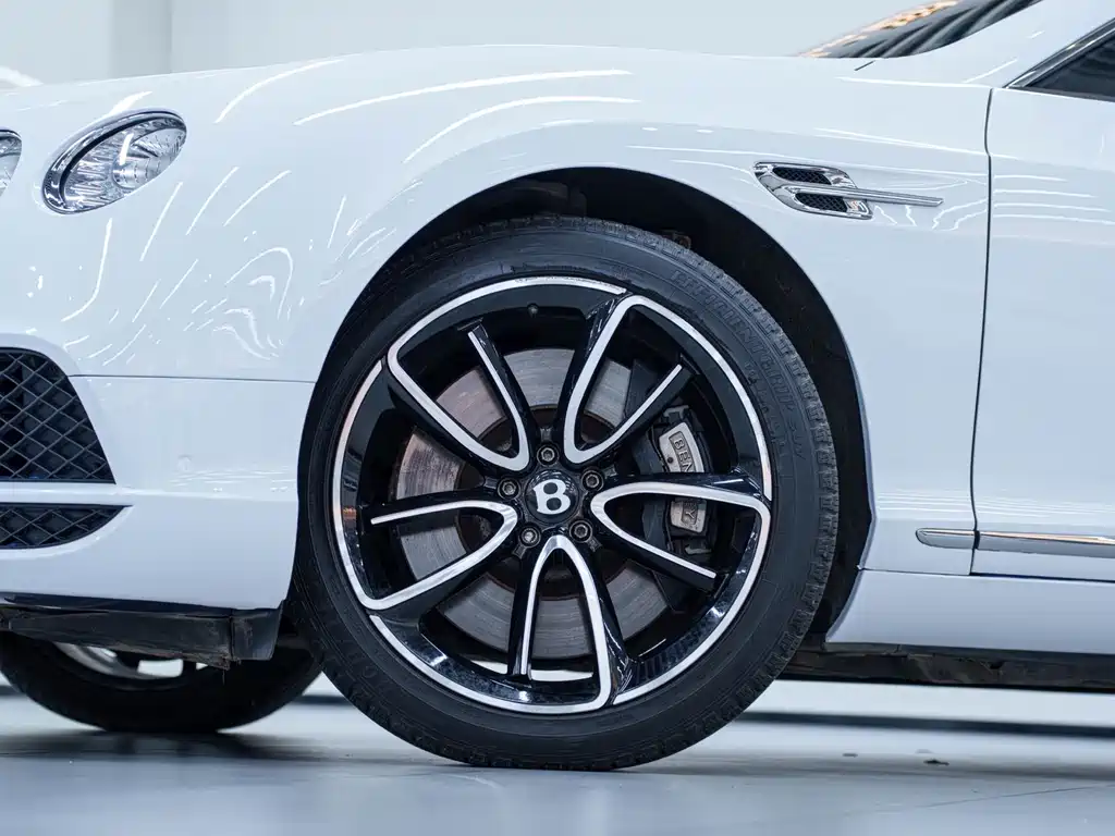 Bentley Continental 2018 — фото 12