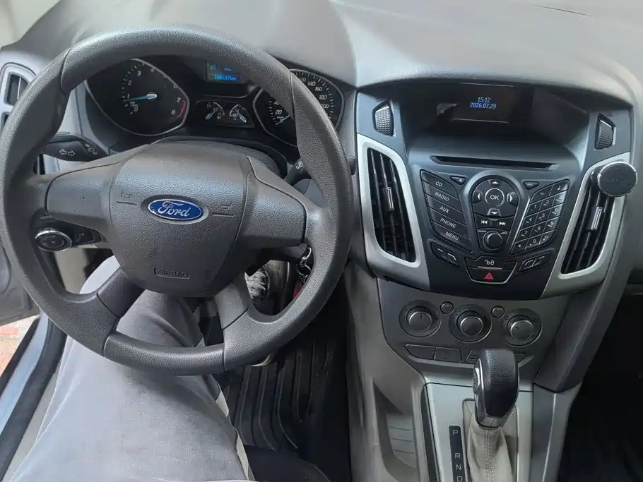 Ford Focus 2013 — фото 12