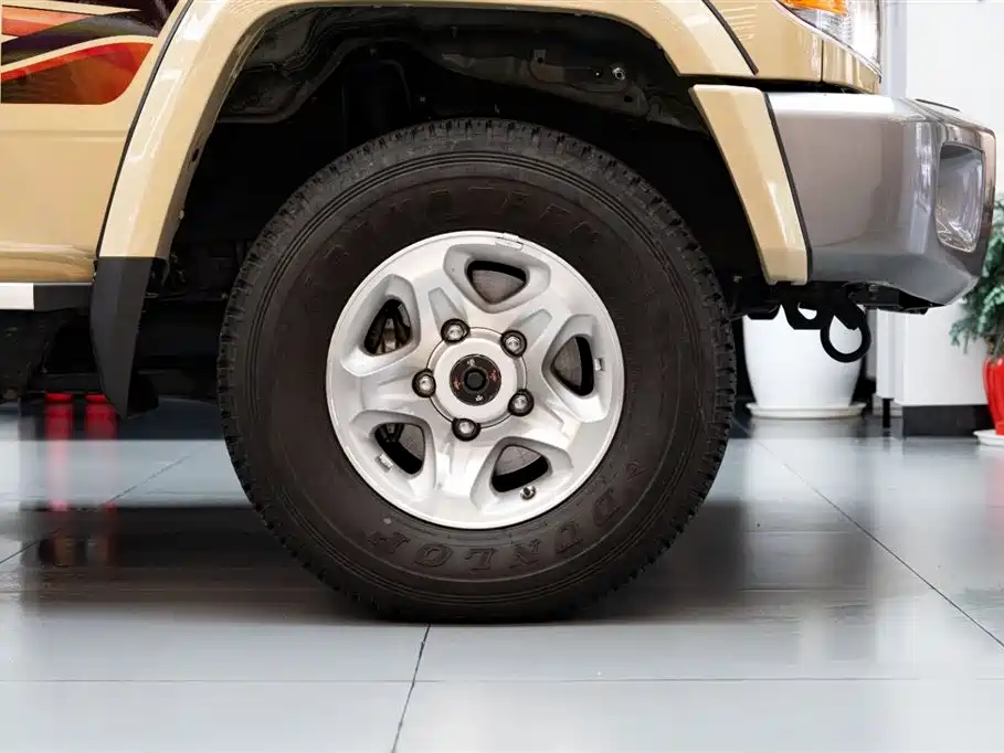 Toyota Land Cruiser 2020 — фото 15