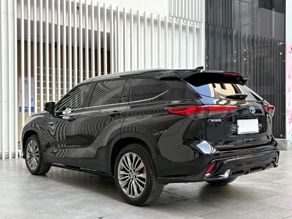Toyota Highlander 2023 — фото 19