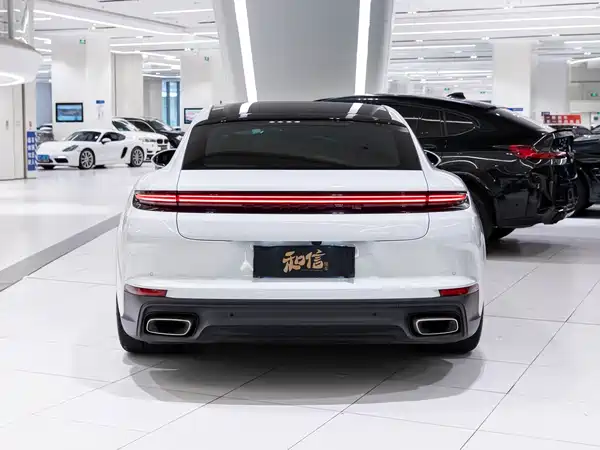 Porsche Panamera 2025