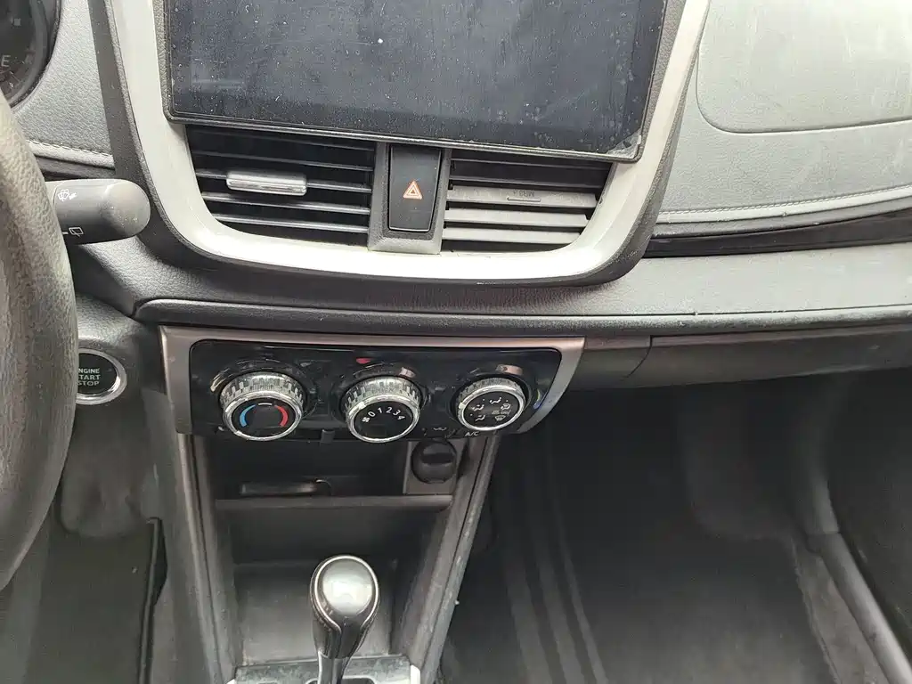 Toyota Yaris L 2022