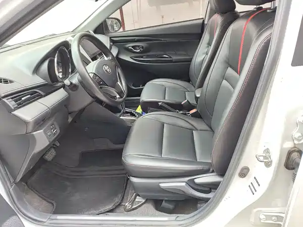Toyota Yaris L 2022
