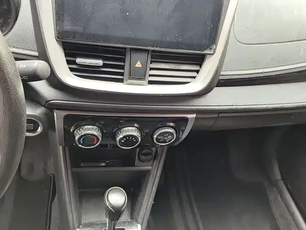 Toyota Yaris L 2022