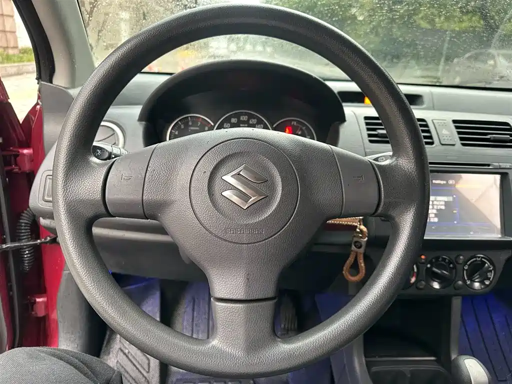 Suzuki Swift 2014 — фото 12