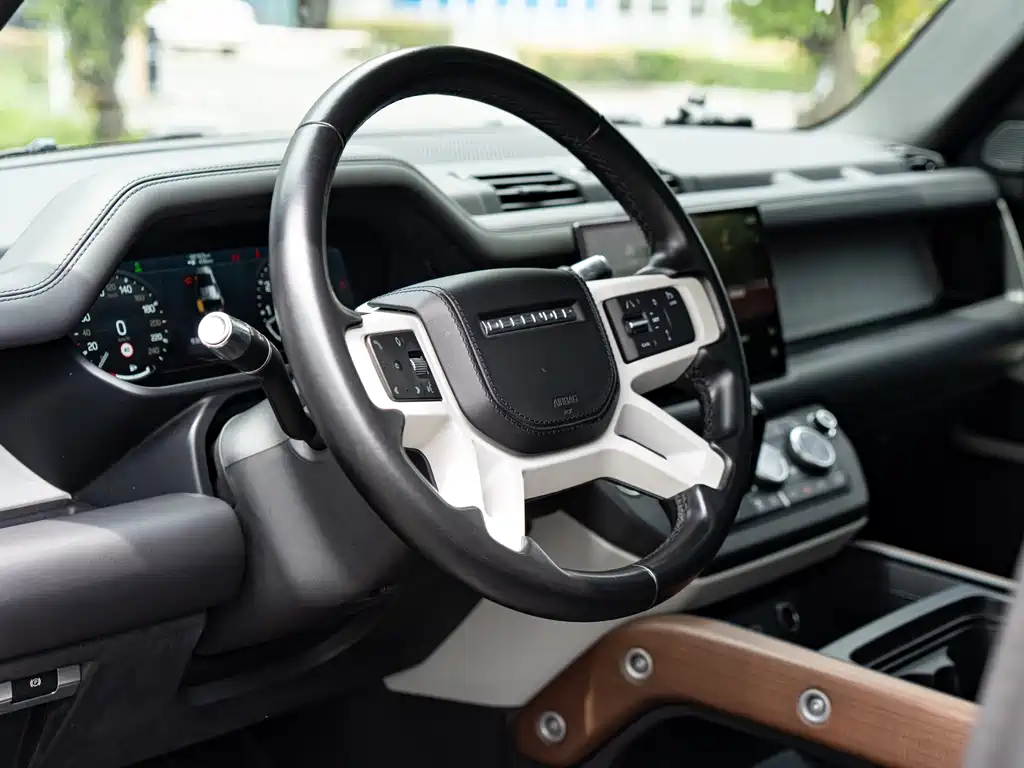 Land Rover Defender 2021 — фото 13