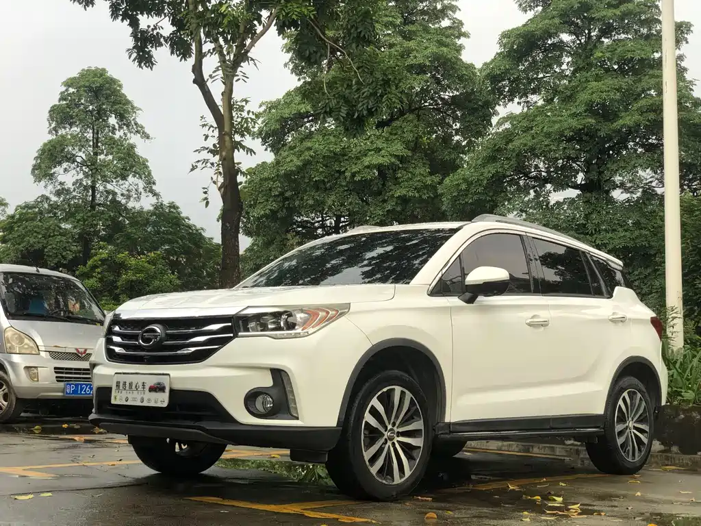 GAC Trumpchi GS4 2017 — фото 1