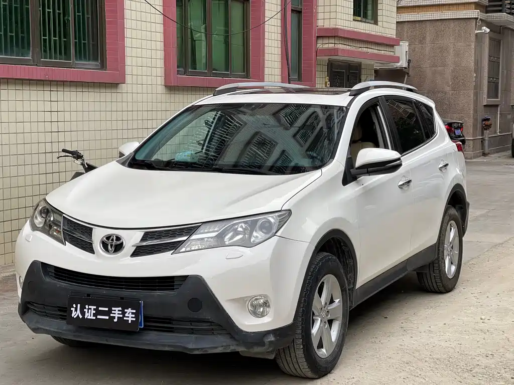 Toyota RAV4 2014 — фото 1