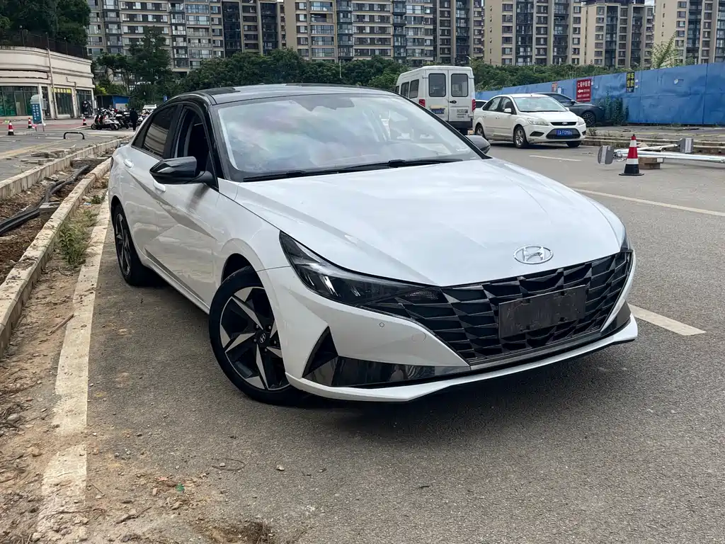 Hyundai Elantra 2022 — фото 3