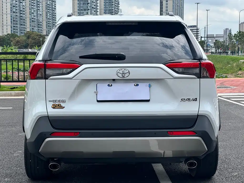 Toyota RAV4 2024 — фото 10