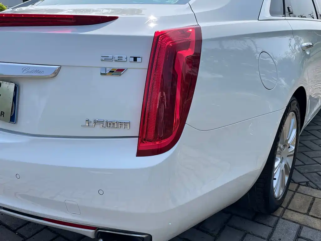 Cadillac XTS 2017 — фото 8