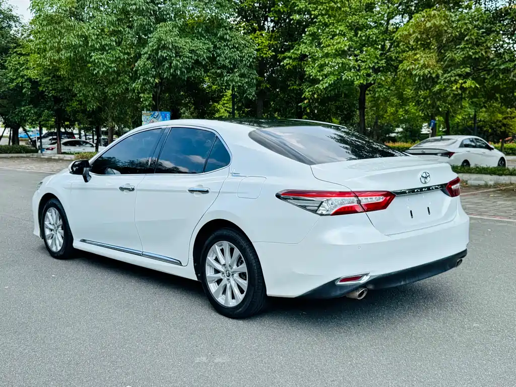 Toyota Camry 2019 — фото 7