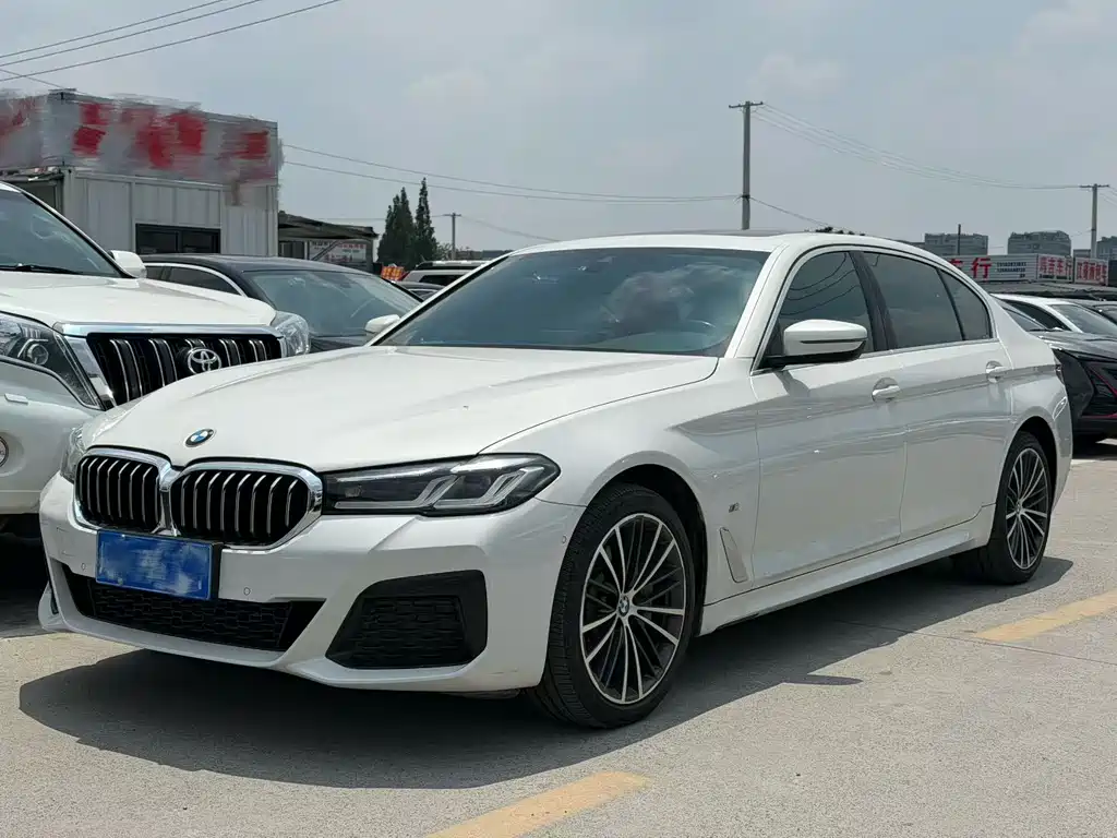 BMW 5 Series 2021 — фото 1
