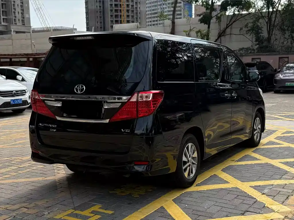 Toyota Alphard 2015 — фото 11