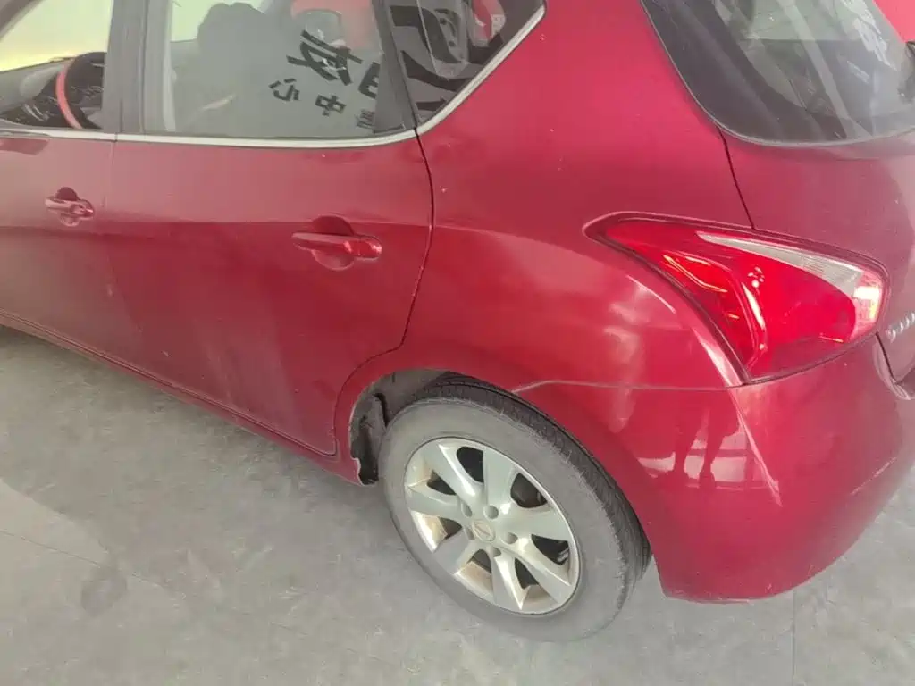 Nissan Tiida 2015