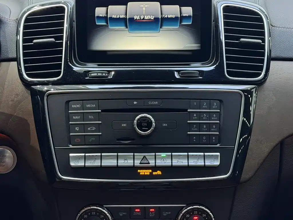 Mercedes-Benz GLS 2018 — фото 16