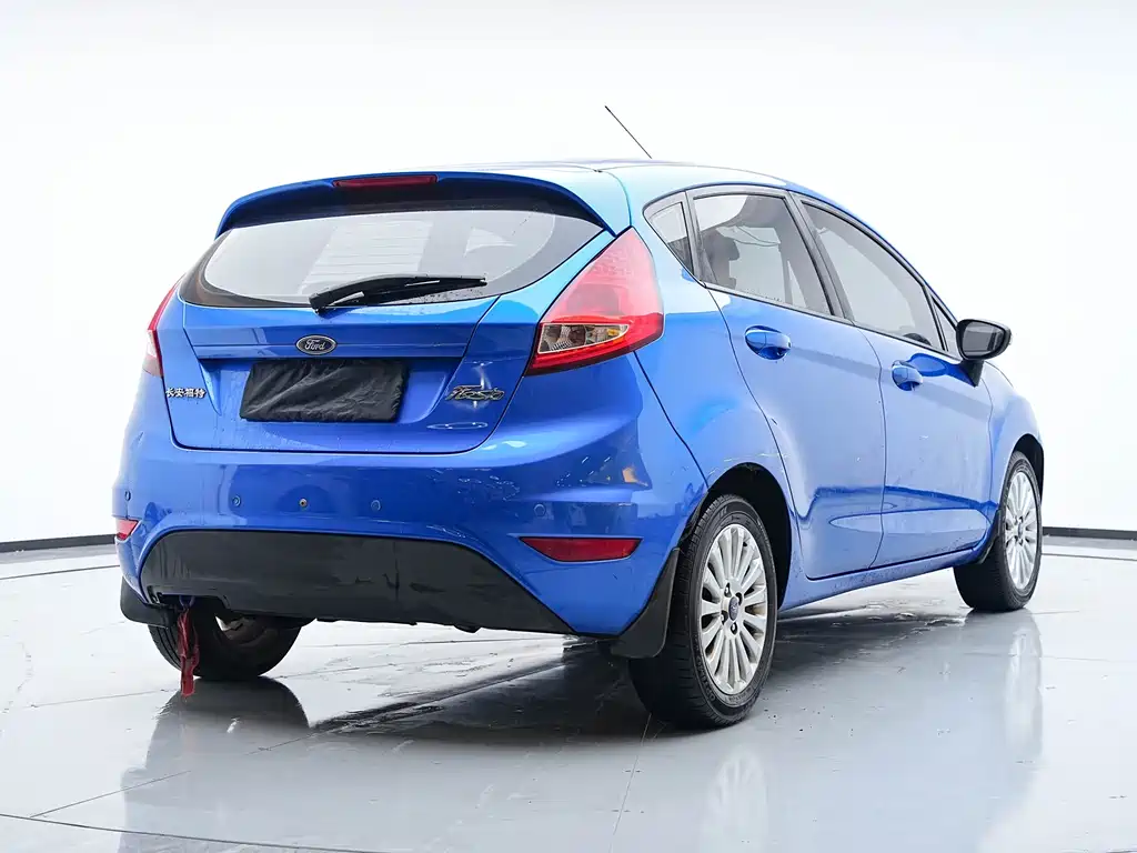 Ford Fiesta 2012 — фото 8
