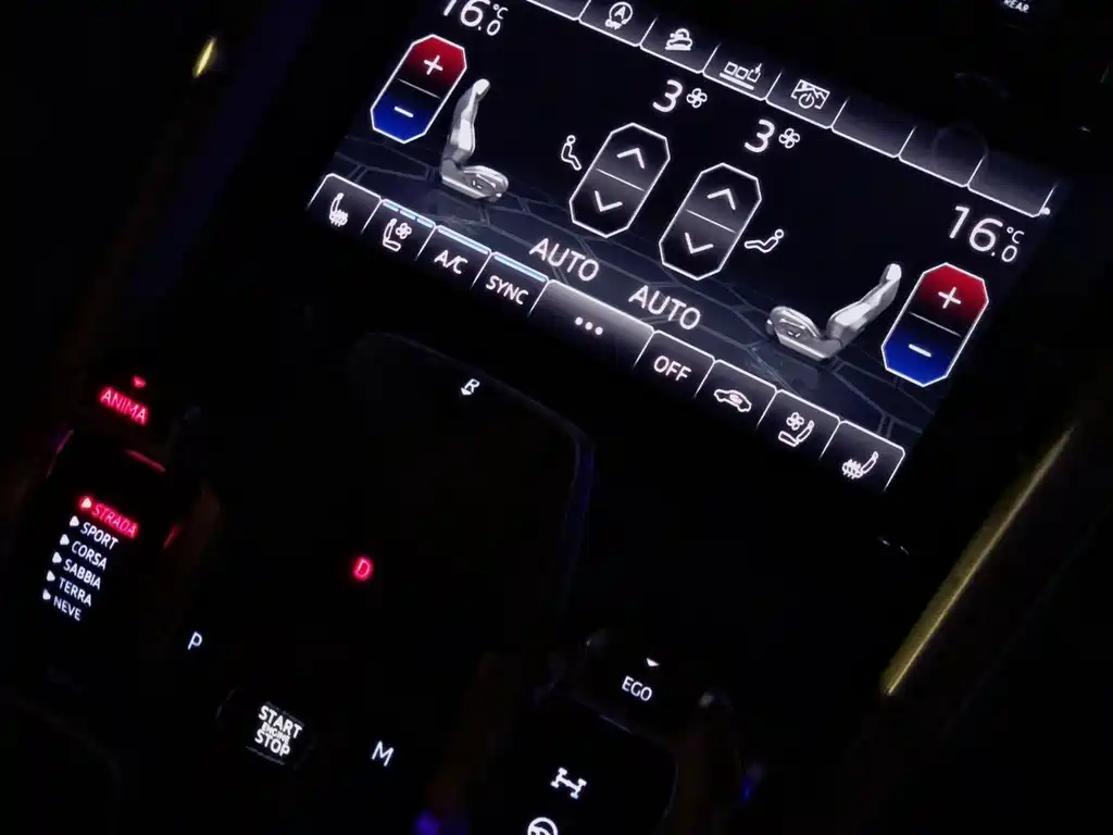 Lamborghini Urus 2019 — фото 18
