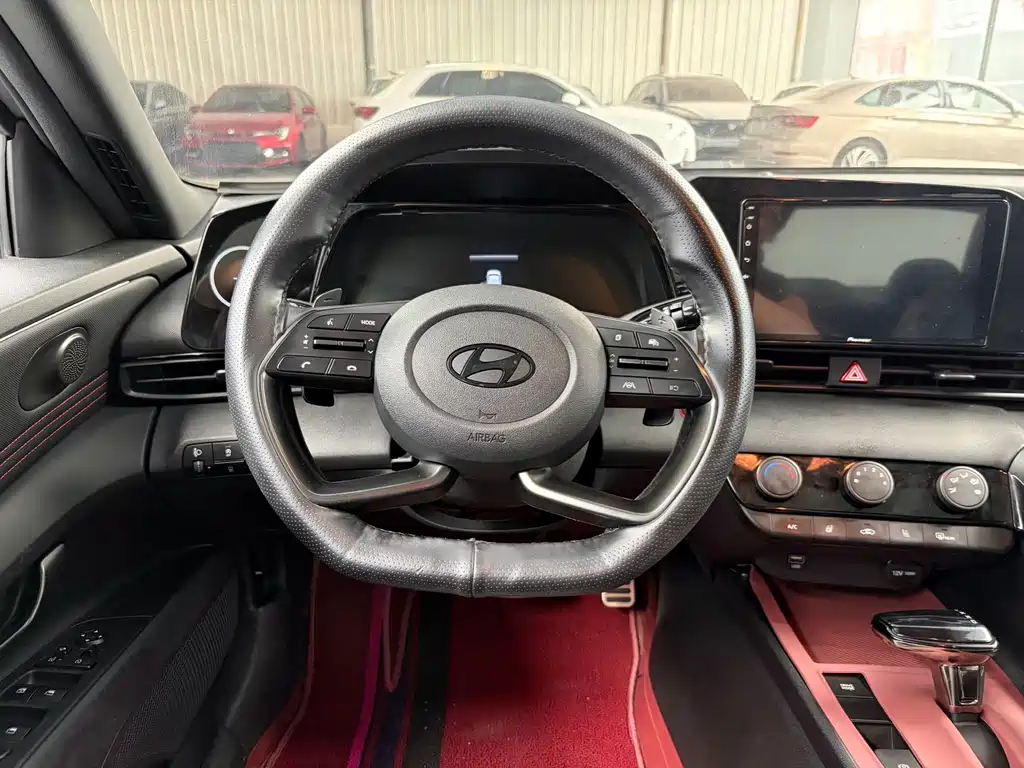 Hyundai Elantra 2023