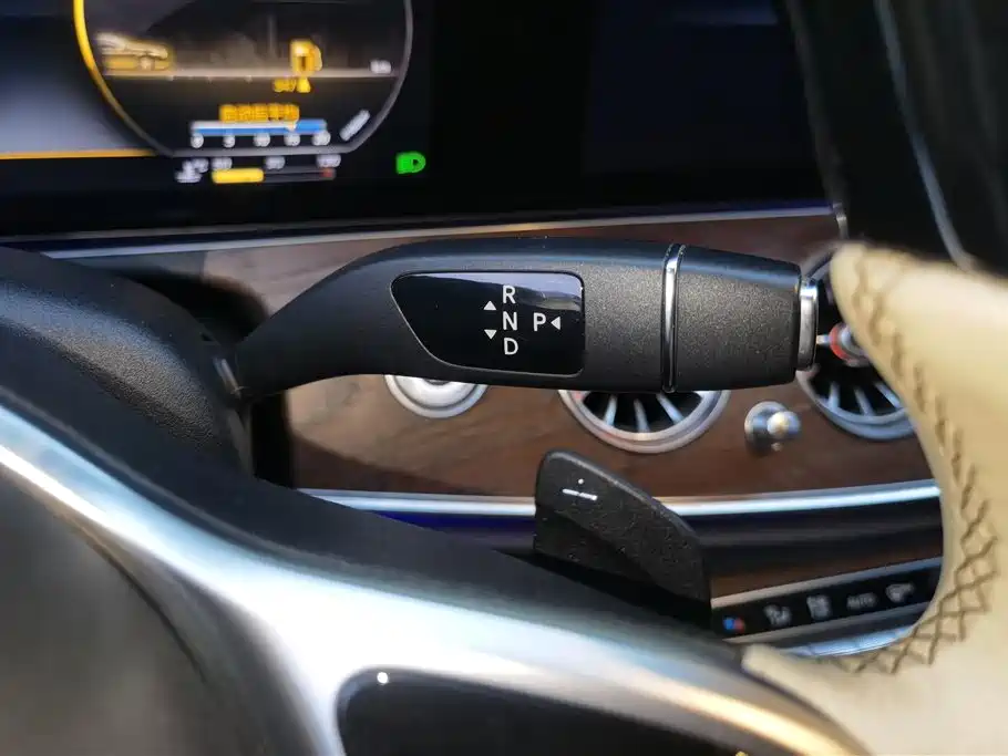 Mercedes-Benz E-Class 2020 — фото 16