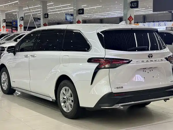 Toyota Granvia 2023