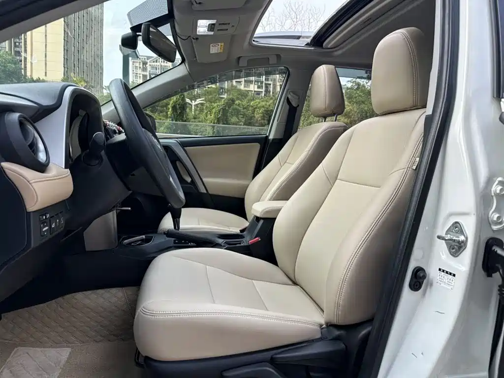 Toyota RAV4 2019 — фото 13