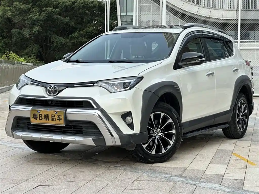 Toyota RAV4 2019 — фото 1