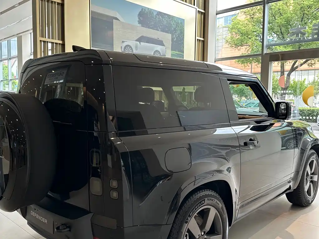 Land Rover Defender 2025 — фото 8