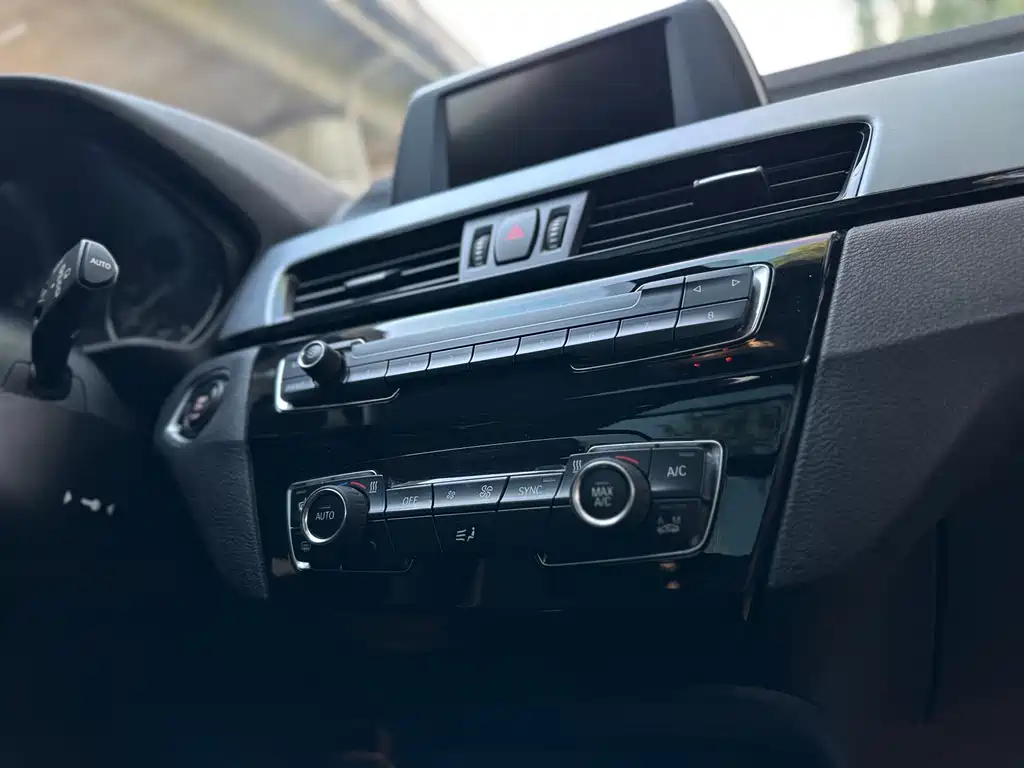 BMW X1 2017 — фото 11