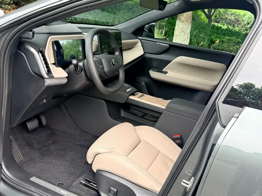 Volvo XC70 PHEV 2025 — фото 14