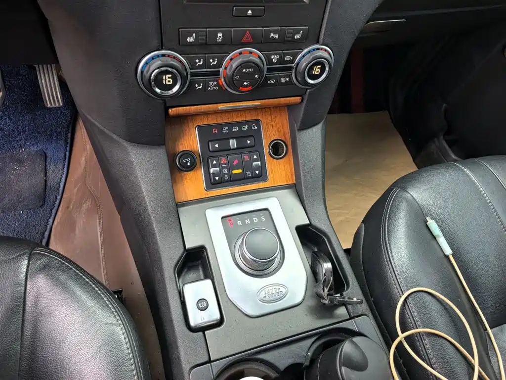Land Rover Discovery 2013 — фото 16