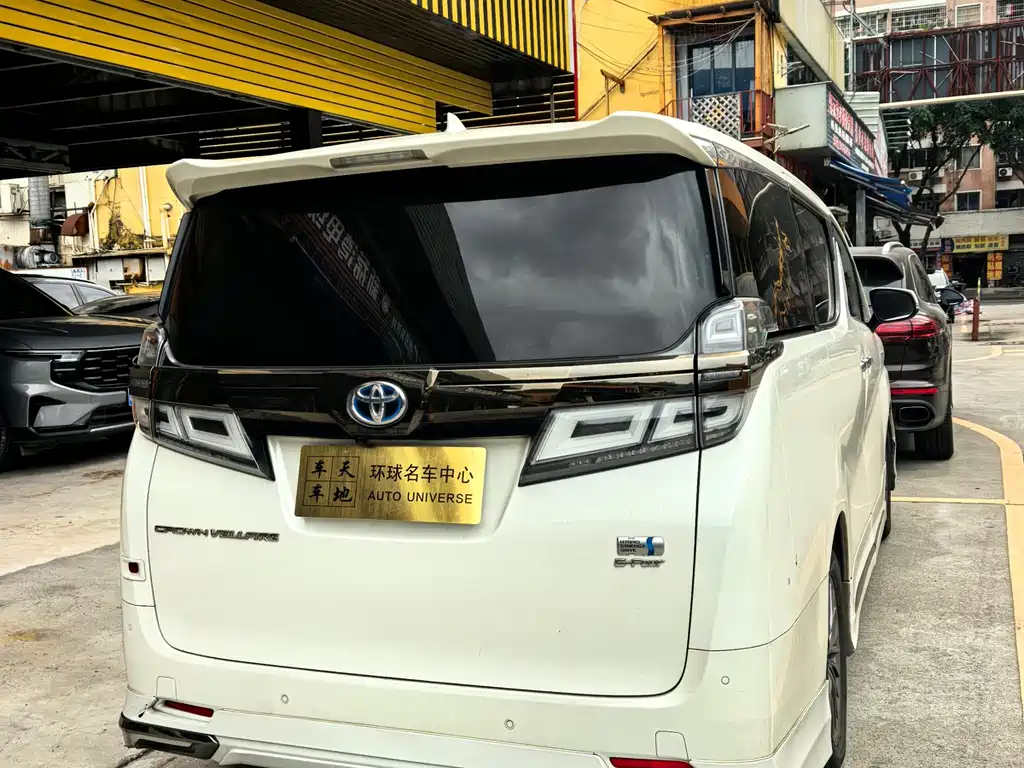 Toyota Vellfire 2023 — фото 9