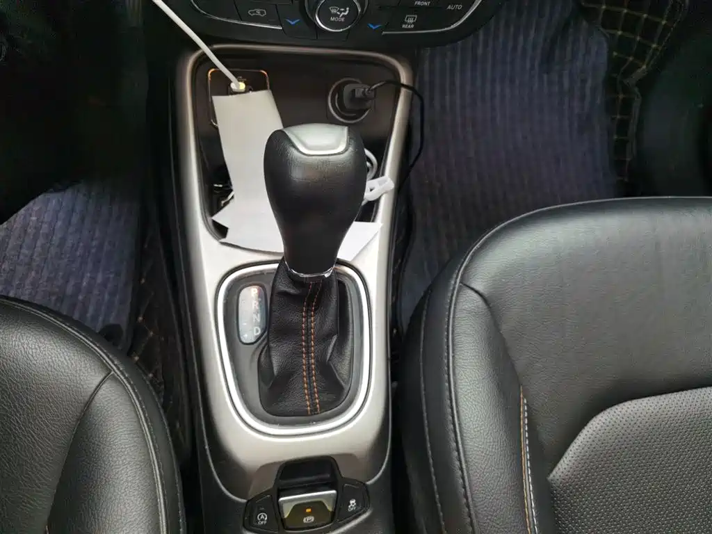 Jeep Compass 2017 — фото 11