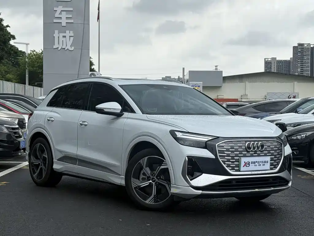 Audi Q4 e-tron 2023 — фото 3
