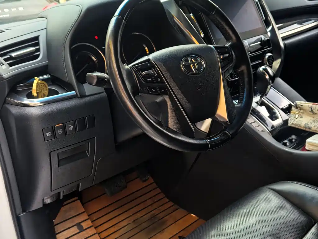 Toyota Vellfire 2023 — фото 3