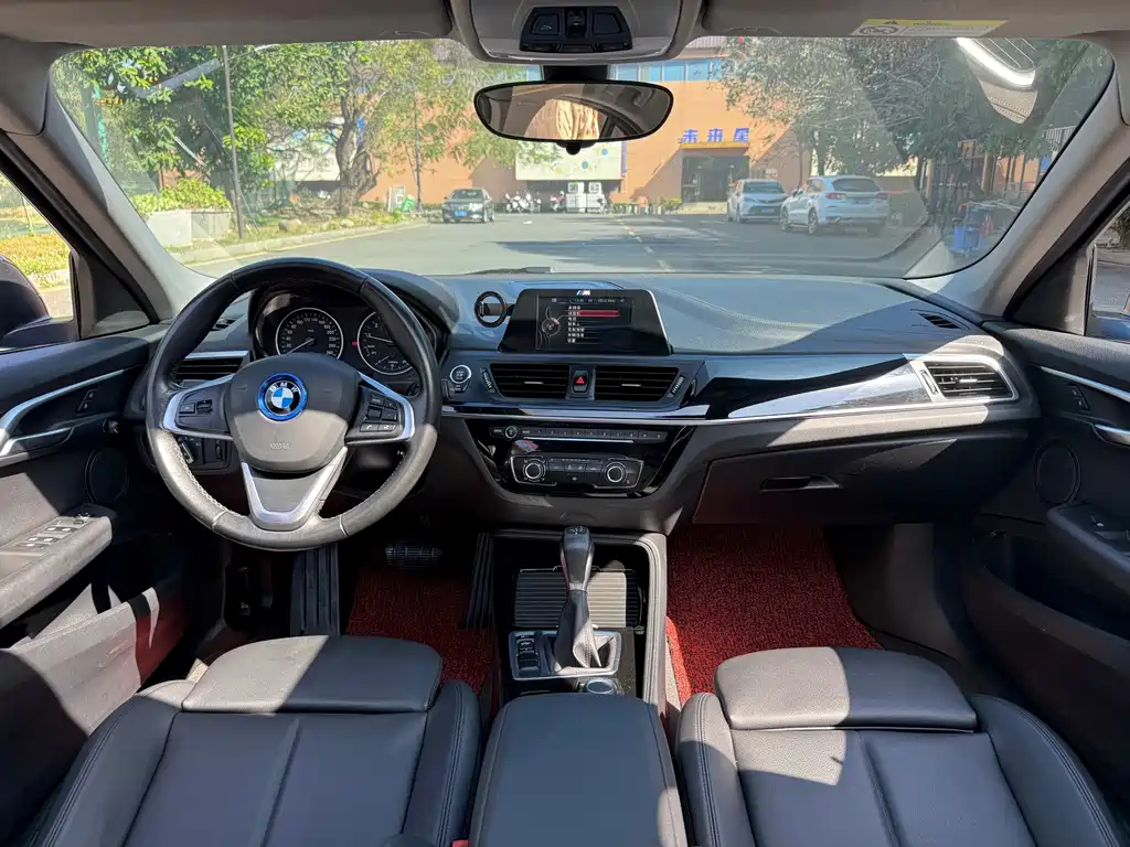 BMW 1 Series 2017 — фото 9