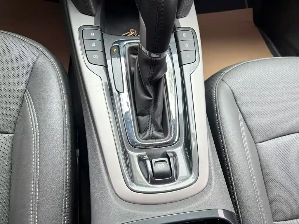 Chevrolet Malibu 2018 — фото 14