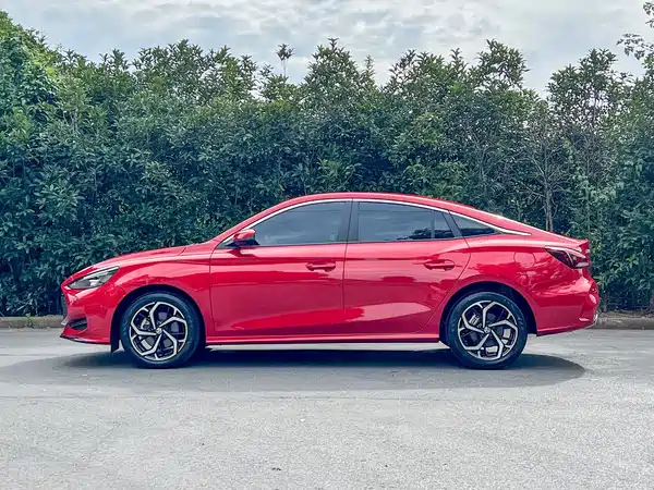 MG MG5 2025