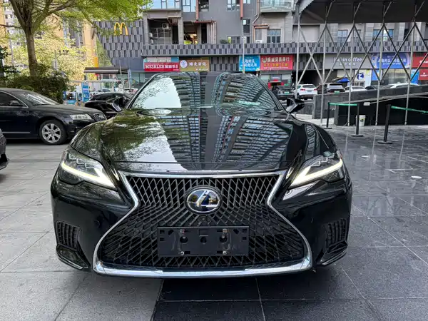 Lexus LS 2021