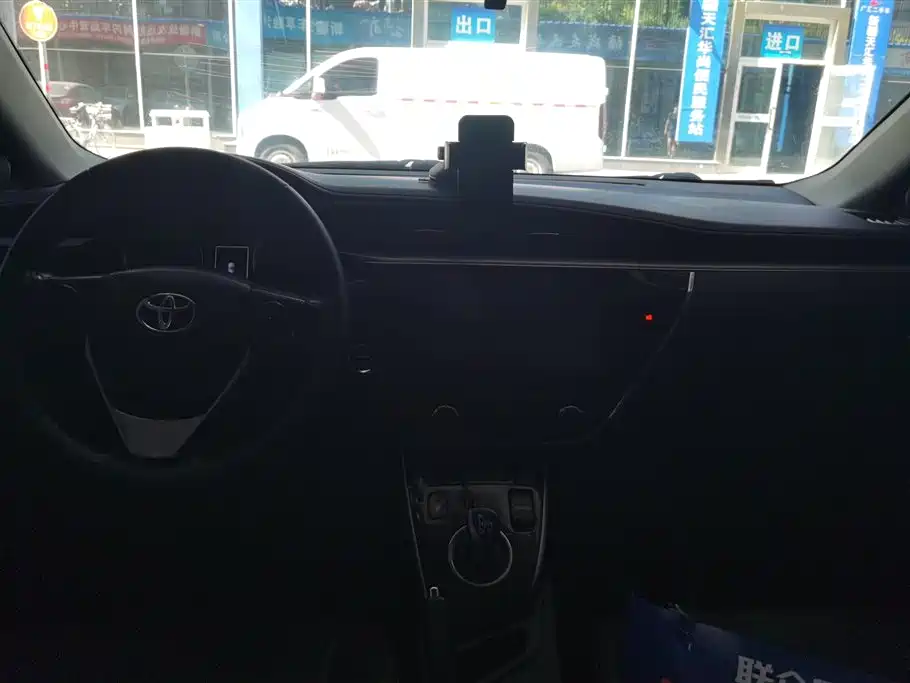 Toyota Corolla 2016 — фото 12