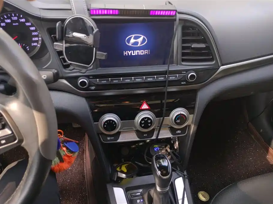 Hyundai Elantra 2020 — фото 13